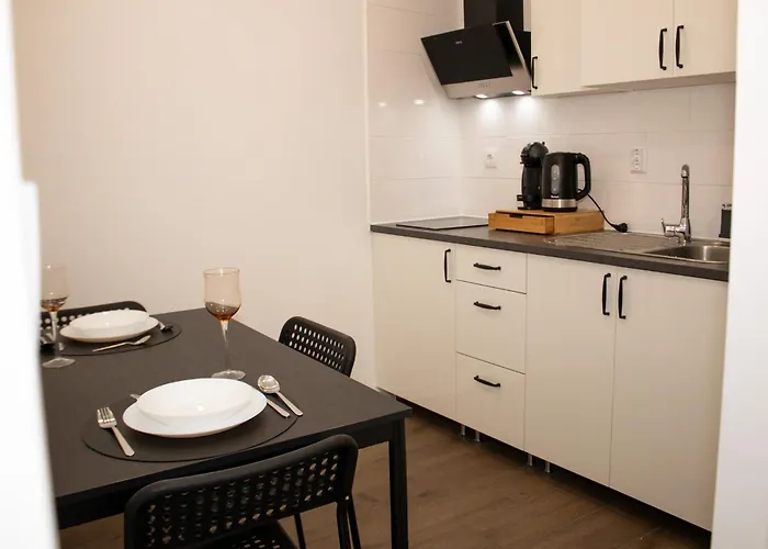 Angrahouse アパート アングラ・ド・エロイーズモ